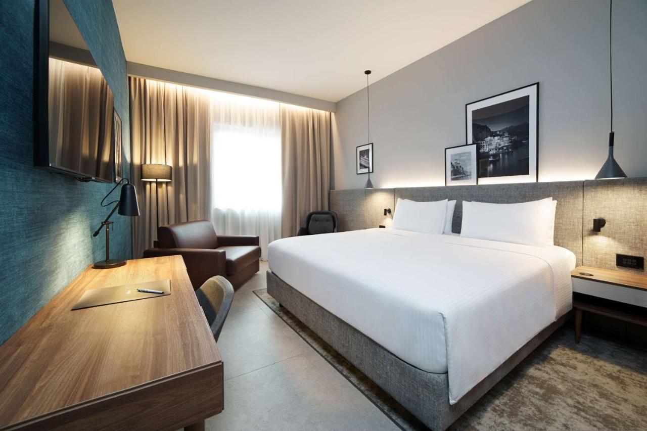 Radisson Hotel Nola Naples Экстерьер фото